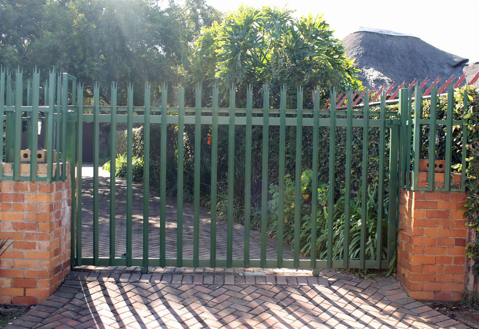 Commercial Palisade Gates » Residential & Commercial Electric Gates